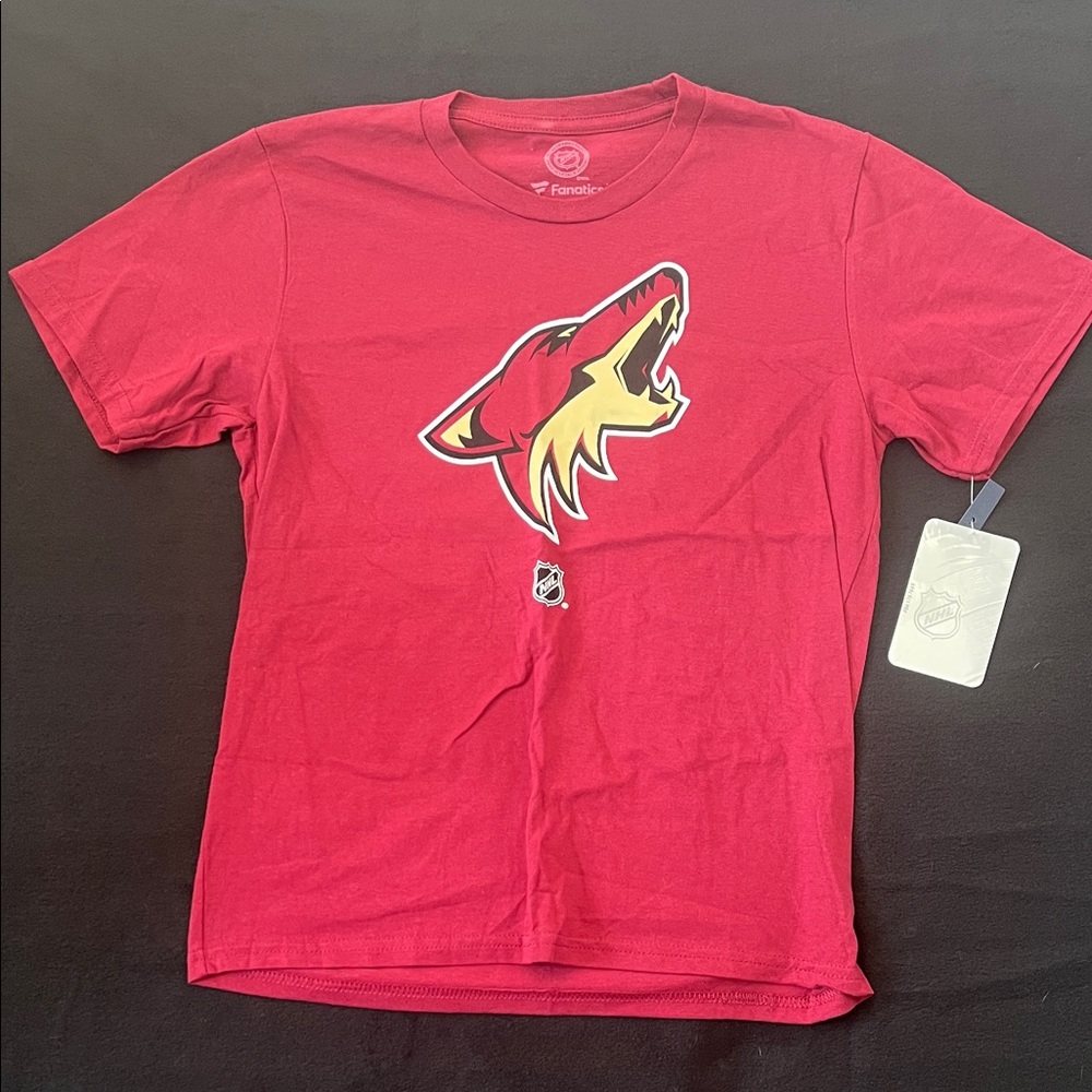 CLEARANCE 4 for $12 Item NWT Fanatics Red Arizona Coyotes T-Shirt Medium Boy
